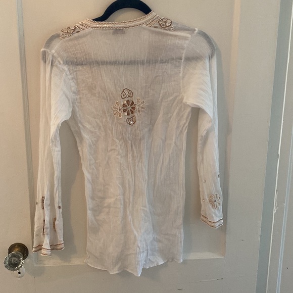 Never worn Sulu size 2 white gauze beige beading tunic can fit a size 4 as well - Picture 3 of 3